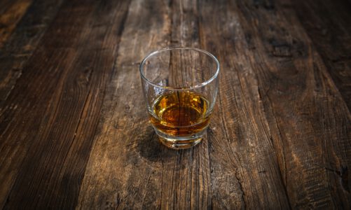 Proef de geschiedenis: Verken de wereld van traditionele bruine rum